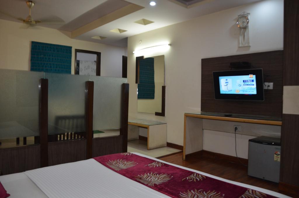 Hotel Milan Deluxe New Delhi Extérieur photo