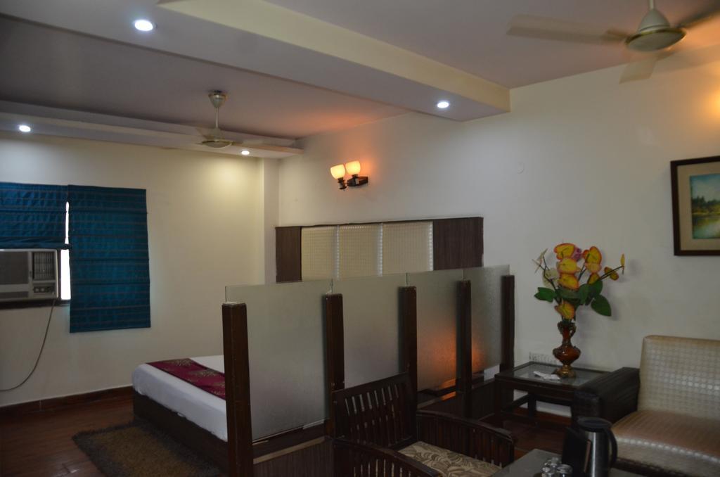 Hotel Milan Deluxe New Delhi Extérieur photo