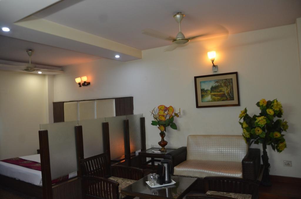 Hotel Milan Deluxe New Delhi Extérieur photo