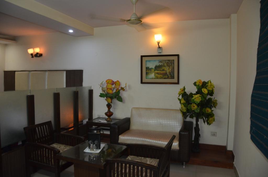 Hotel Milan Deluxe New Delhi Extérieur photo