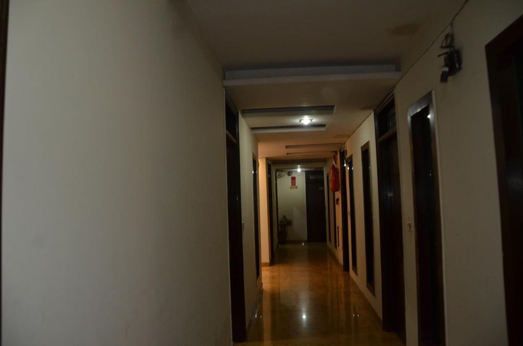 Hotel Milan Deluxe New Delhi Extérieur photo