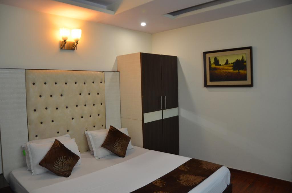Hotel Milan Deluxe New Delhi Extérieur photo