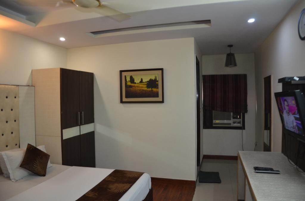 Hotel Milan Deluxe New Delhi Extérieur photo