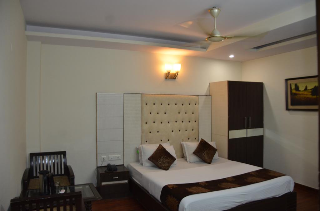 Hotel Milan Deluxe New Delhi Extérieur photo