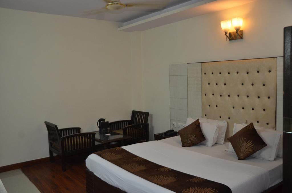 Hotel Milan Deluxe New Delhi Extérieur photo