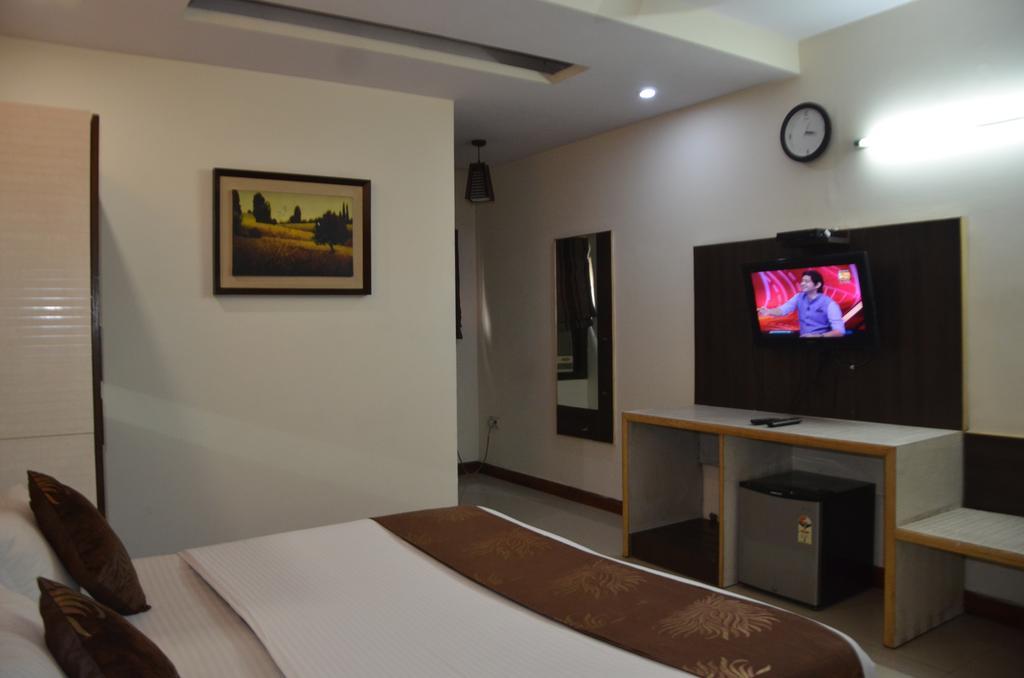 Hotel Milan Deluxe New Delhi Extérieur photo