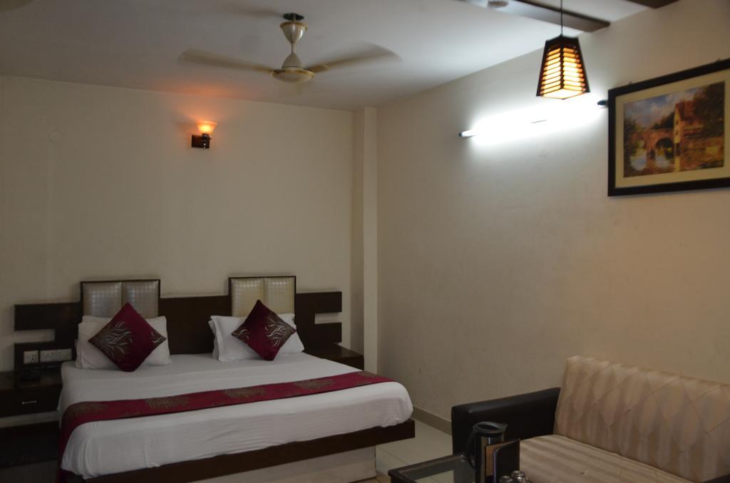 Hotel Milan Deluxe New Delhi Extérieur photo