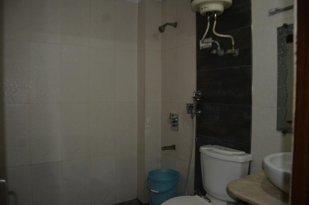 Hotel Milan Deluxe New Delhi Extérieur photo