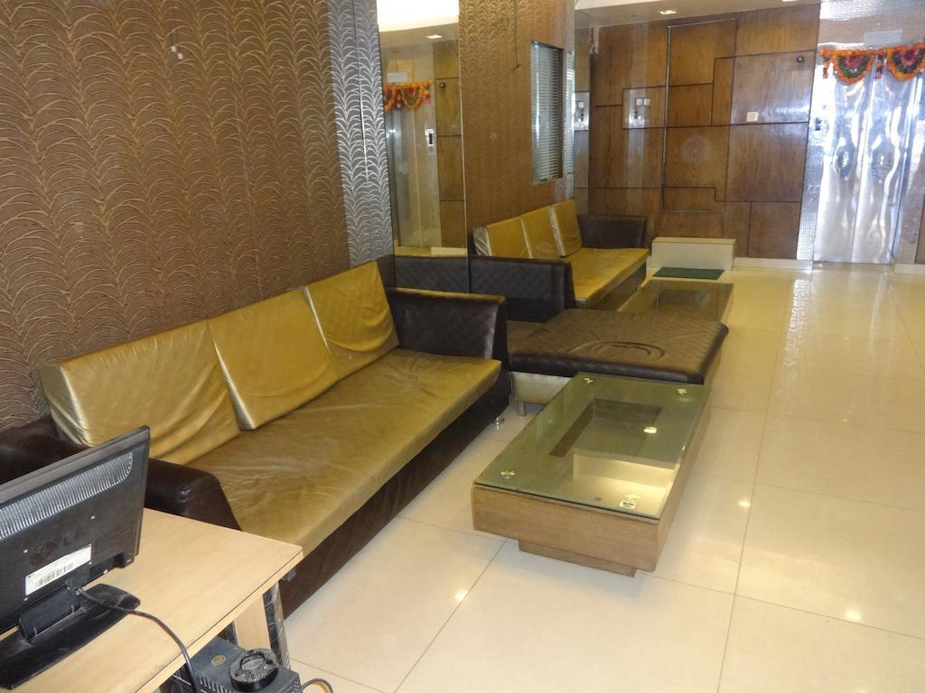 Hotel Milan Deluxe New Delhi Extérieur photo