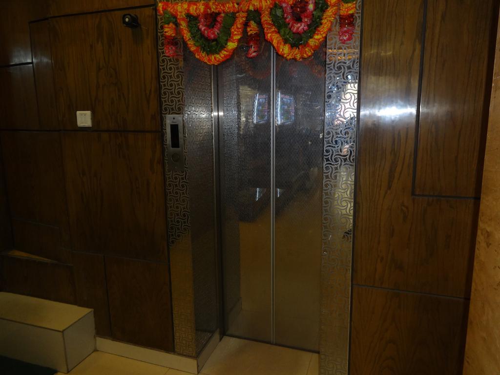 Hotel Milan Deluxe New Delhi Extérieur photo