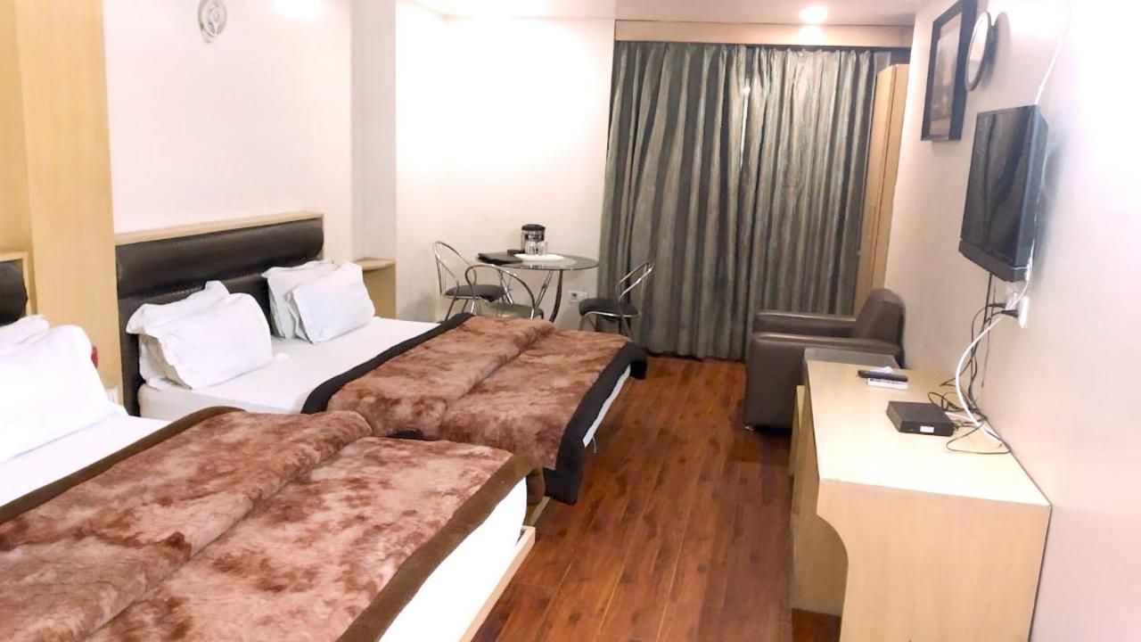 Hotel Milan Deluxe New Delhi Extérieur photo