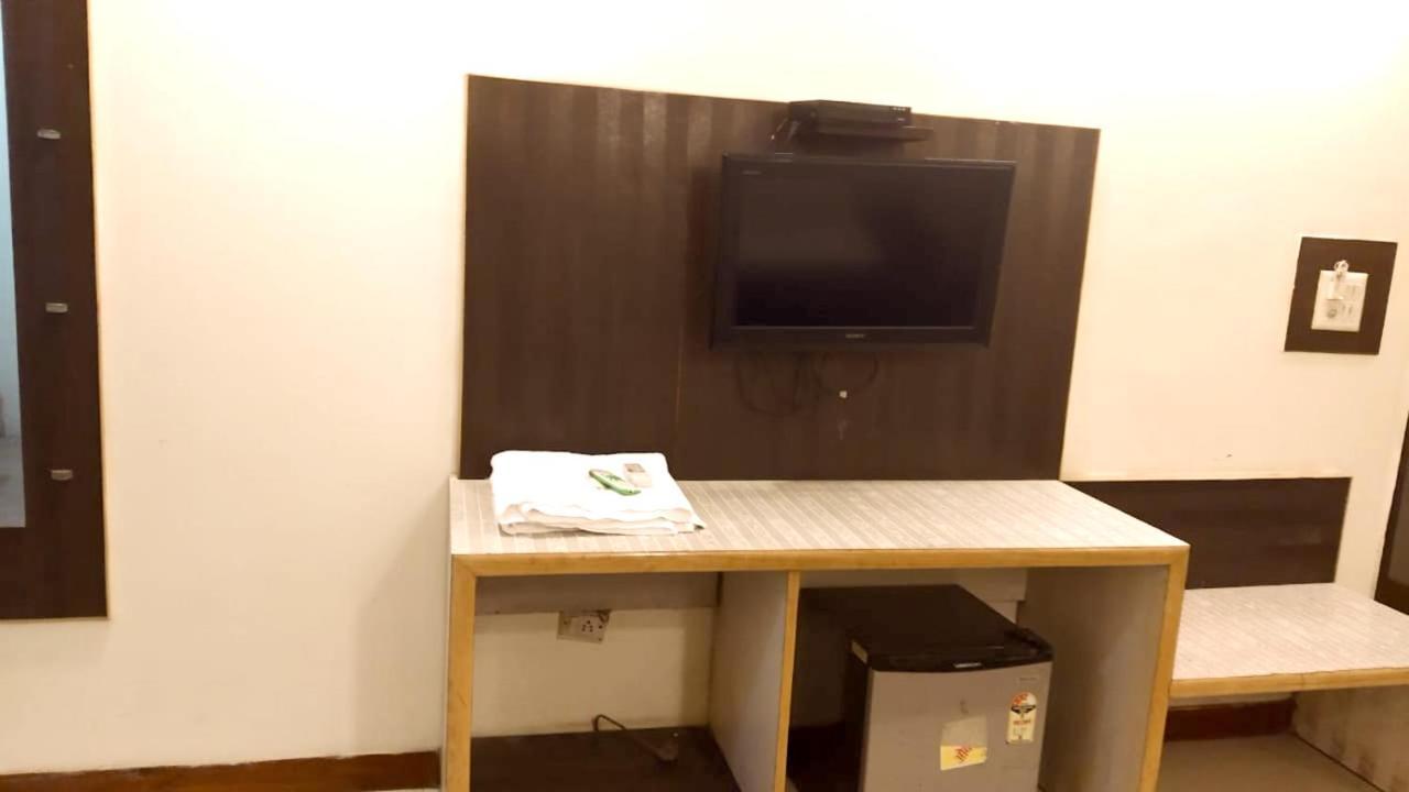 Hotel Milan Deluxe New Delhi Extérieur photo
