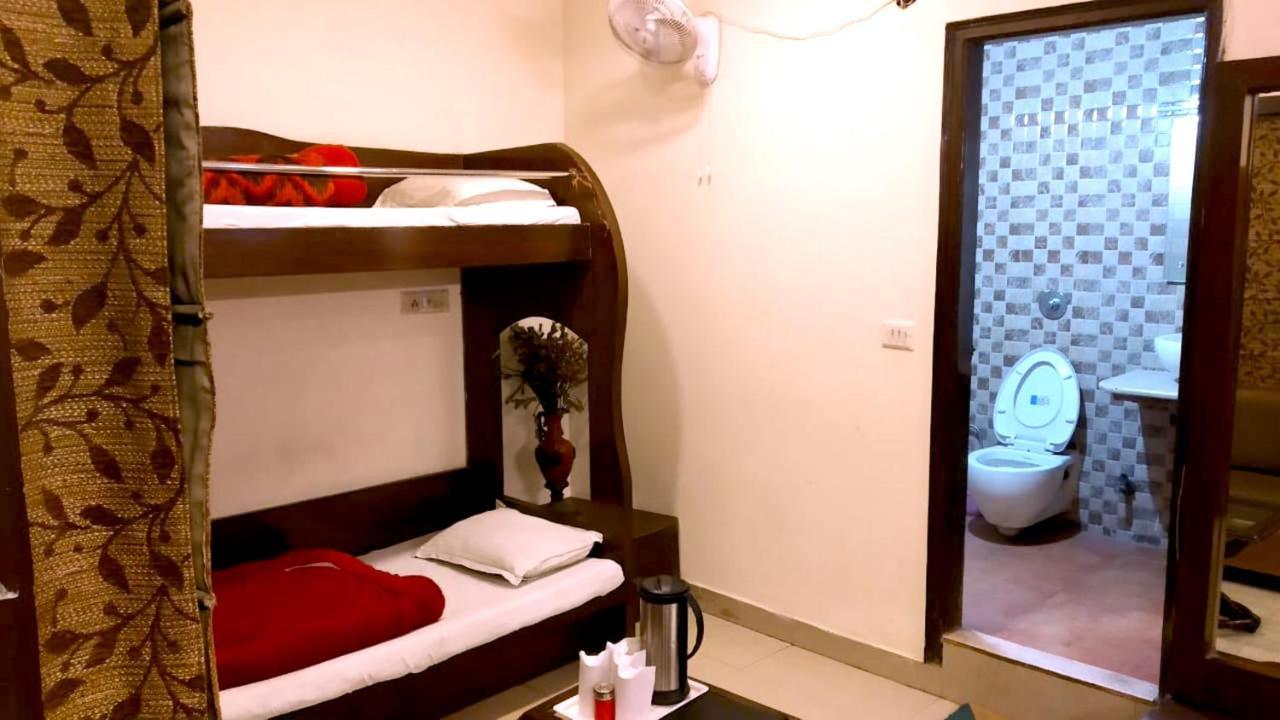 Hotel Milan Deluxe New Delhi Extérieur photo