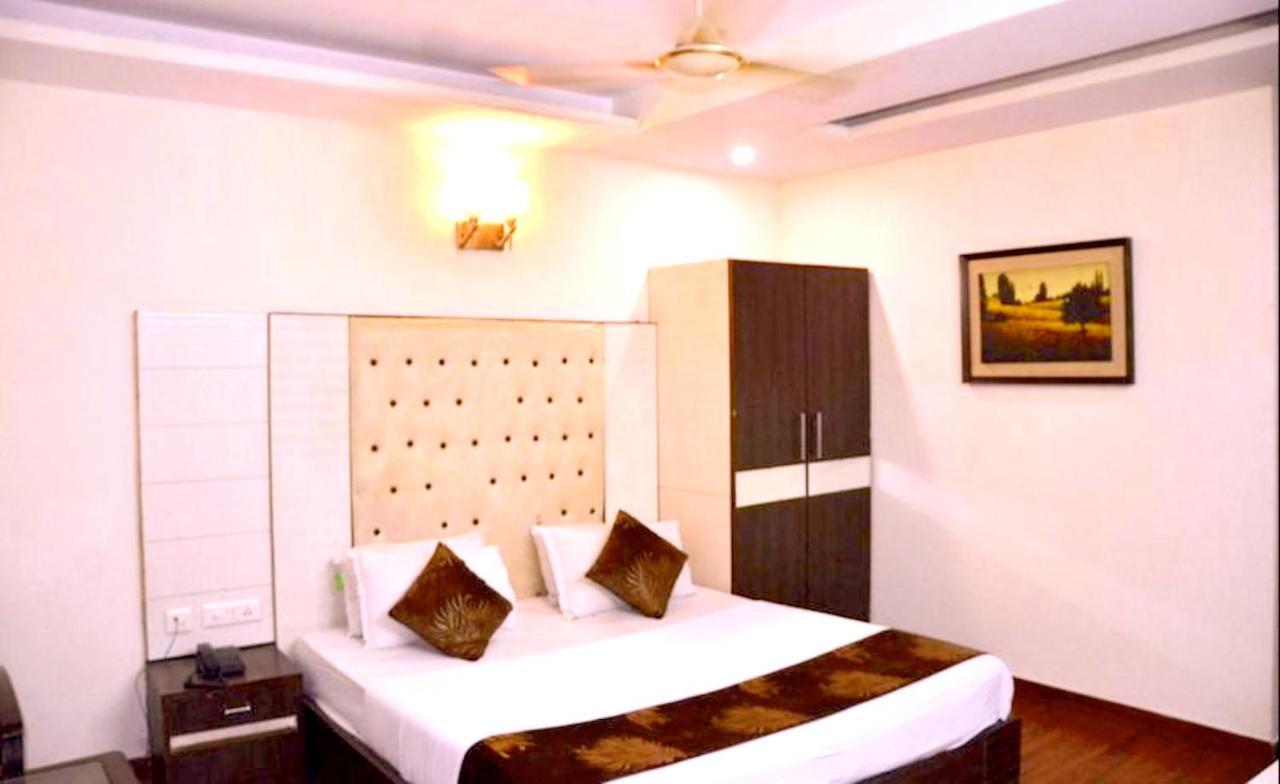 Hotel Milan Deluxe New Delhi Extérieur photo