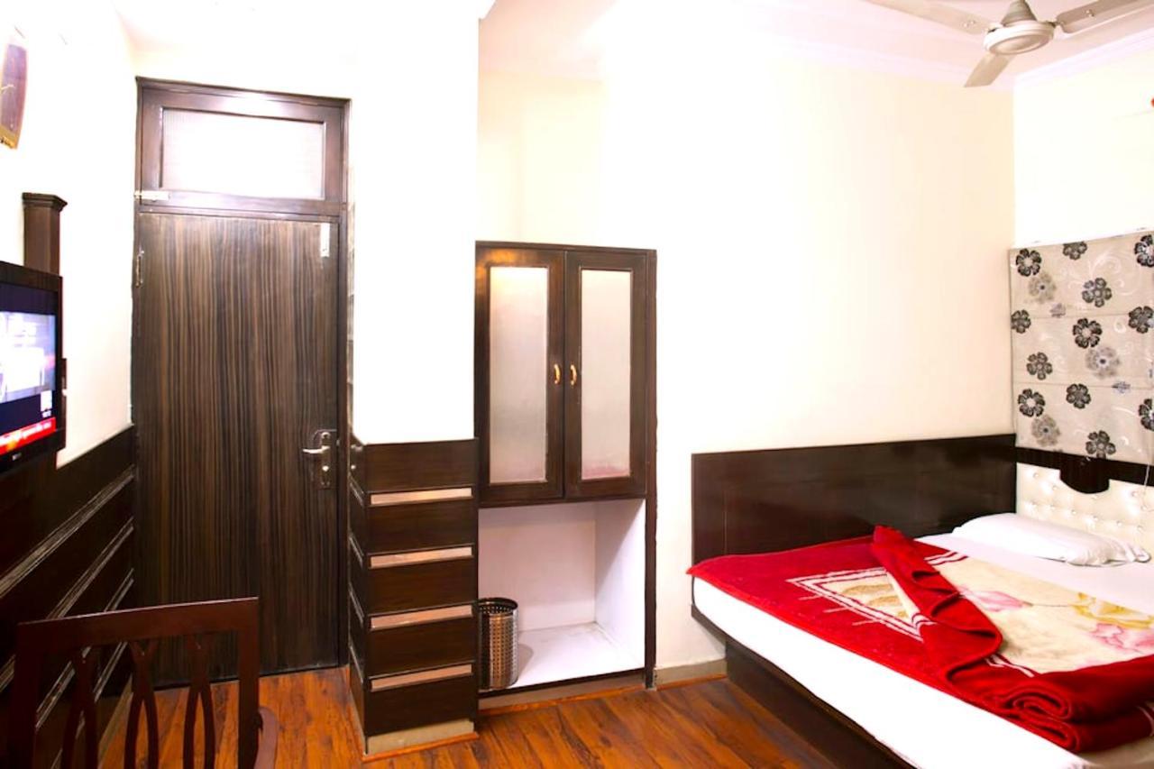Hotel Milan Deluxe New Delhi Extérieur photo