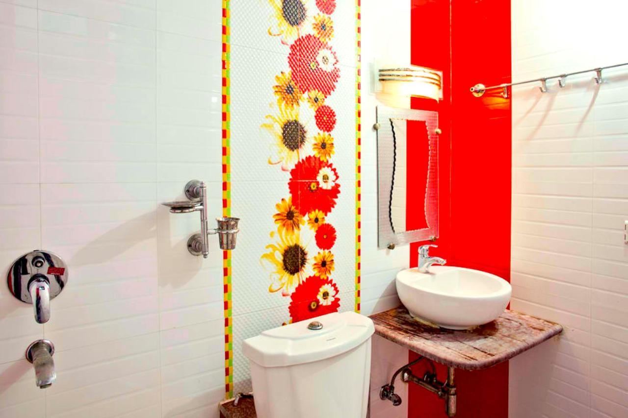 Hotel Milan Deluxe New Delhi Extérieur photo